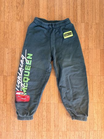 Jogginghose Zara Cars Motiv gruen Groesse 116 cm used