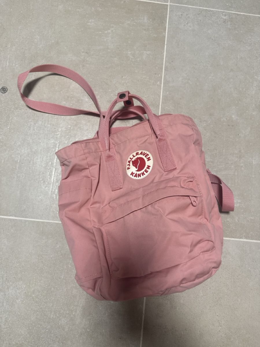 Fjällräven Zaini: Fjällräven Rucksack pink – Usato da Wimmis venduto da sabrina0111114