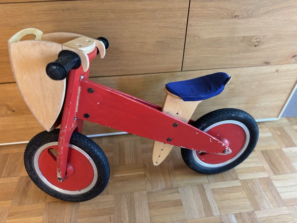 Likeabike Veicoli per bambini: Kokua Laufrad, Holz, rot – Usato da Zürich venduto da Smesskammer 1