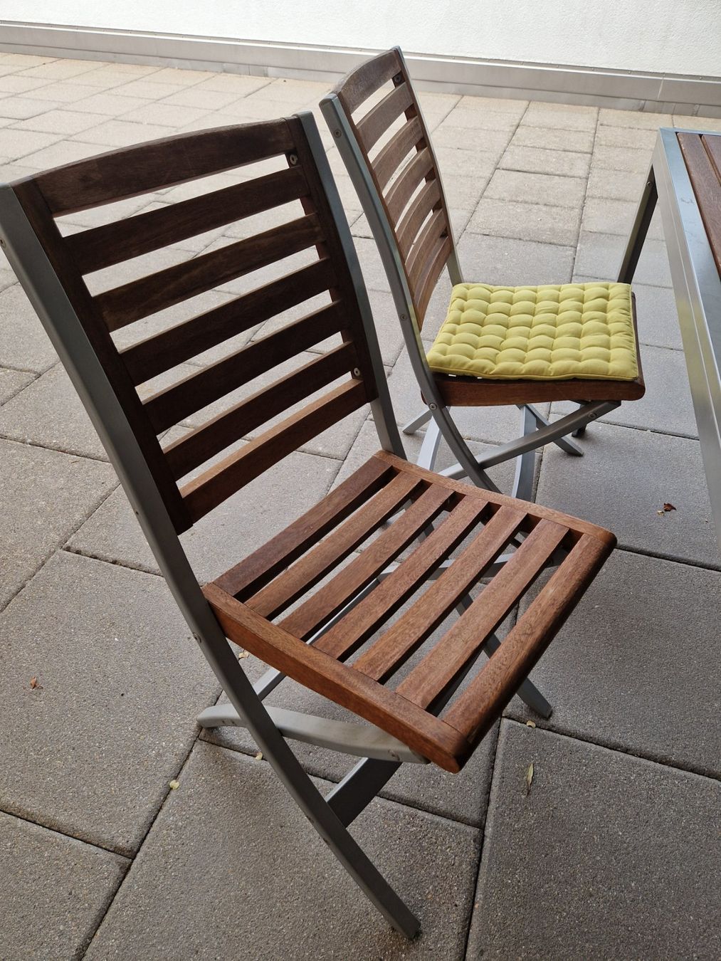 Set di tavolo e panche: Gartentisch Set mit 4 Stühlen – Usato da Wettingen venduto da kruemi 2