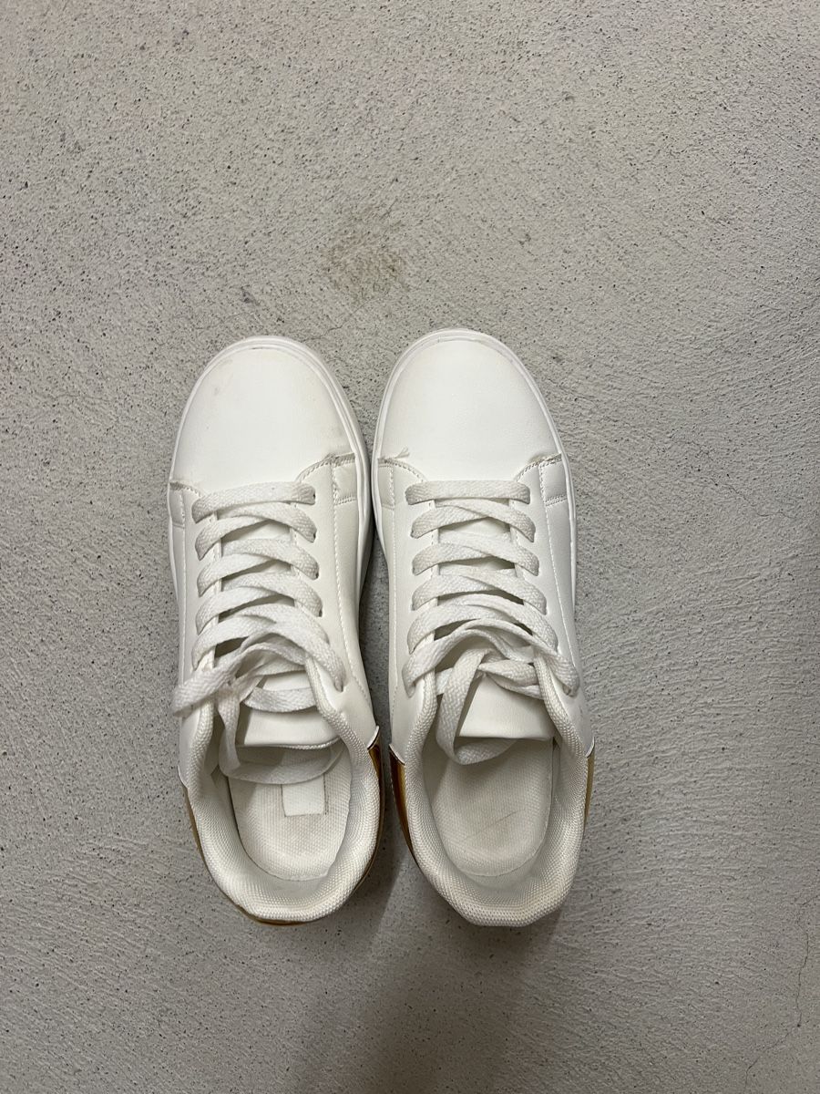 Herrenschuhe: Sneakers weiss/gold – Gebraucht aus Laufen von mar_flh8 2