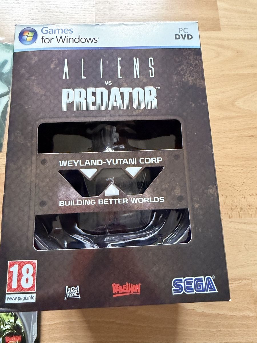 Sega Spiele: Coffret Alien vs predator sega Windows complet avec figurine – Neu und originalverpackt aus le locle von caryl 2