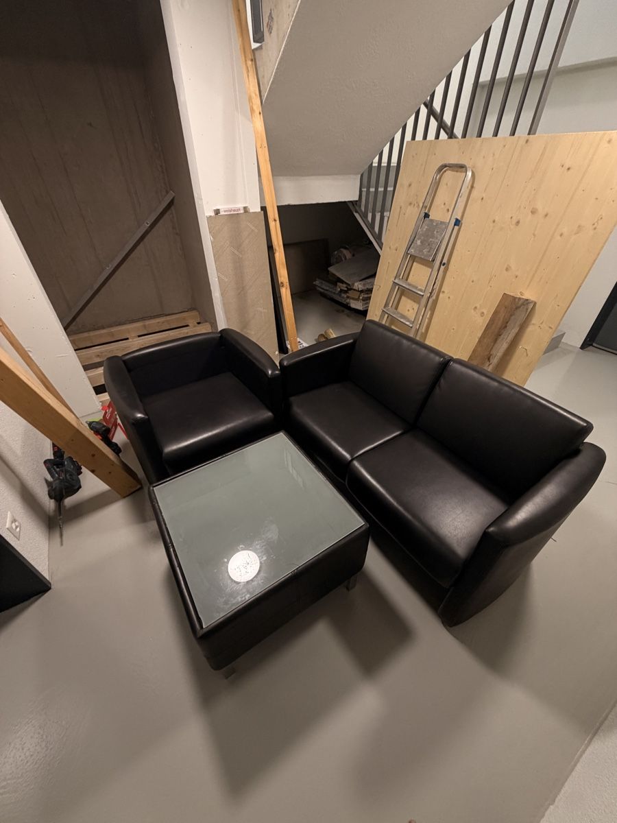 Poltrone: Sitzgruppe Sofa + Sessel + Glastisch – Usato da Sarnen venduto da jus_t6xw
