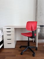 Schreibtisch mit Bürostuhl – neuwertiger Zustand