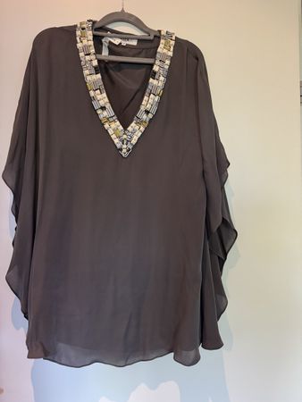Tibi Seidentunika  mit Schmuck Gr. S. Ideal für den Sommer!
