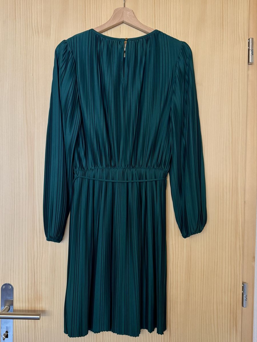 H&M Kleider: Elegantes Grünes Plissee-Kleid – Gebraucht aus Gadmen von Pinguin89_90 1