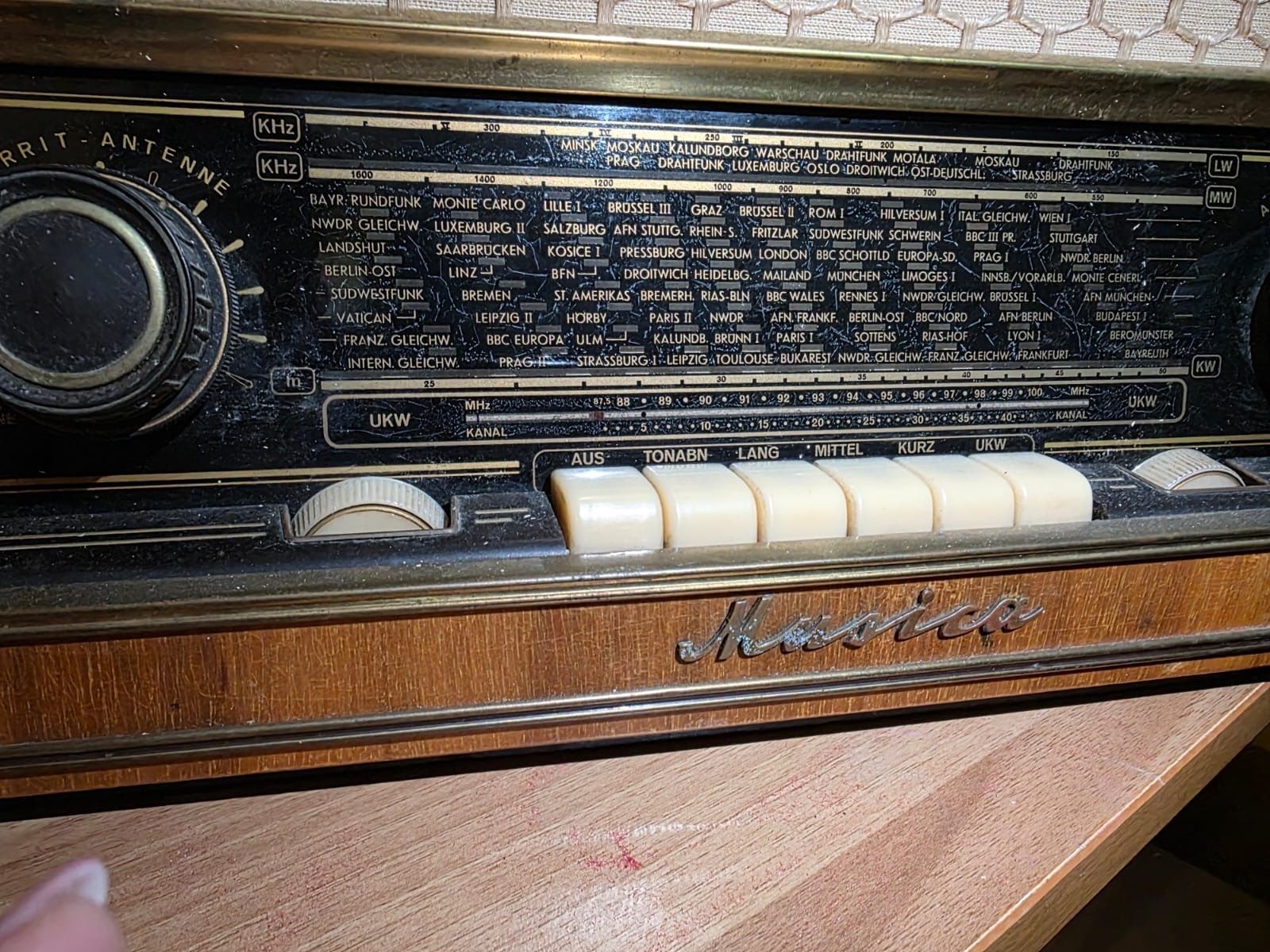 Radio: Radio Graetz "Musica" Holzgehäuse unrestauriert – Usato da Hornussen venduto da naturmed 1