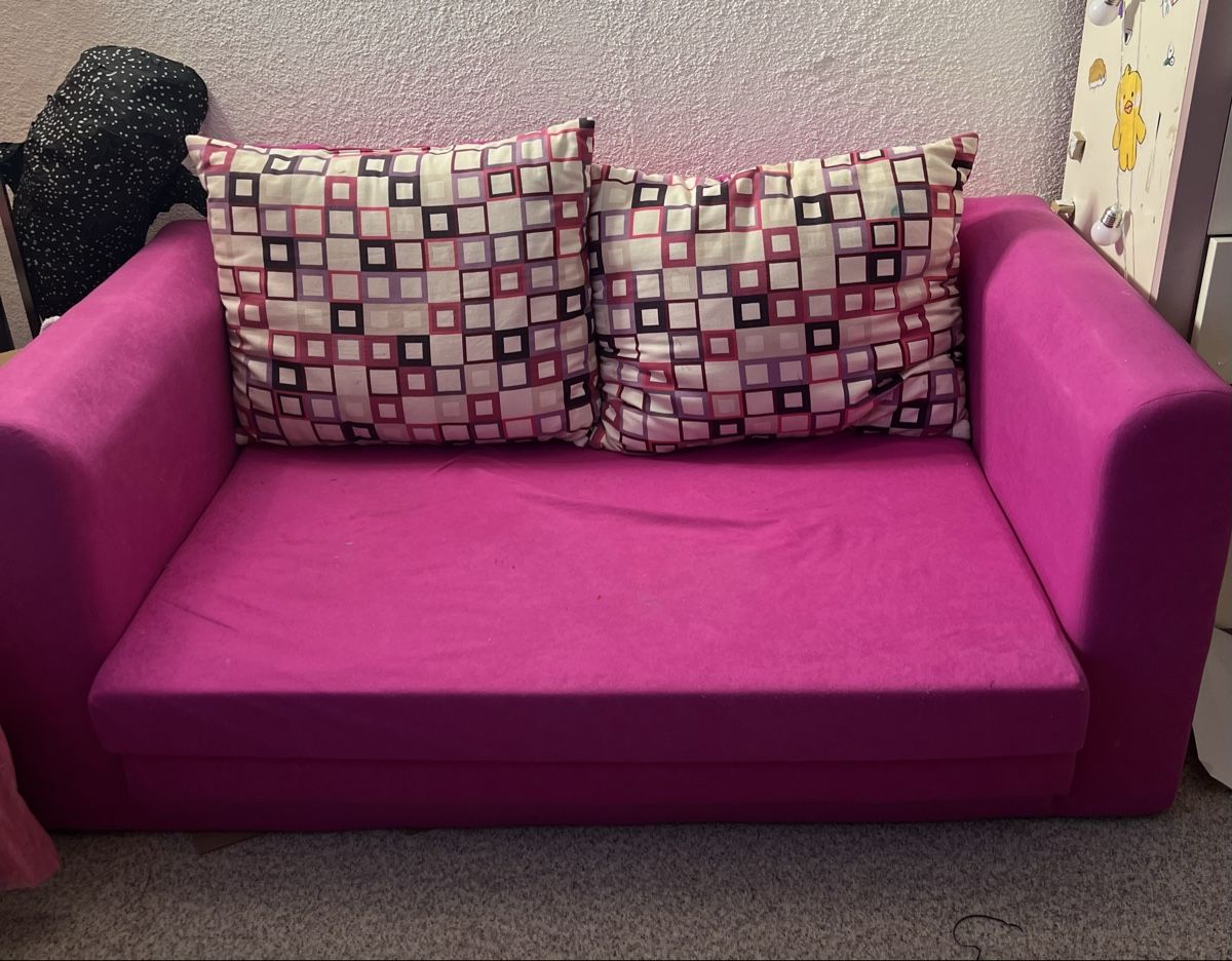 Sofas: Schlafsofa pink, 2 Sitzplätze, 145cm – D'occasion à Bremgarten AG par Anna-Watch
