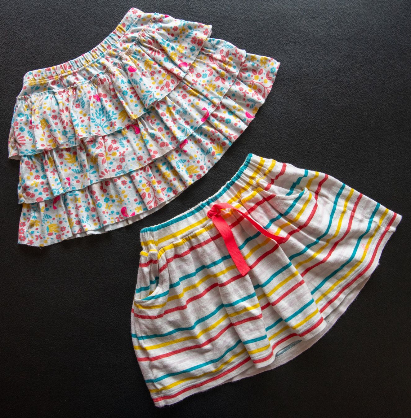 Petit Bateau Vestiti & Gonne: 2 Röcke von Petit Bateau, Gr. 104 – Usato da Meilen venduto da luca70