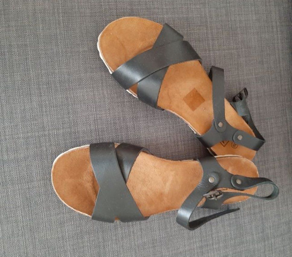Scarpe da donna: EMMSHU Sandalen Grösse 39 schwarz – Nuovo (secondo la descrizione) da Basel venduto da acrettenand 1
