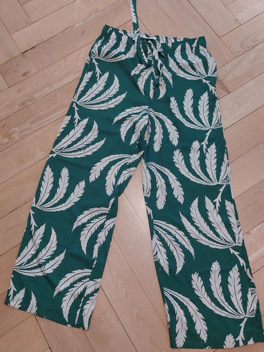 H&M Pantaloni: Sommerhose L – Usato da Luzern venduto da isabelle033