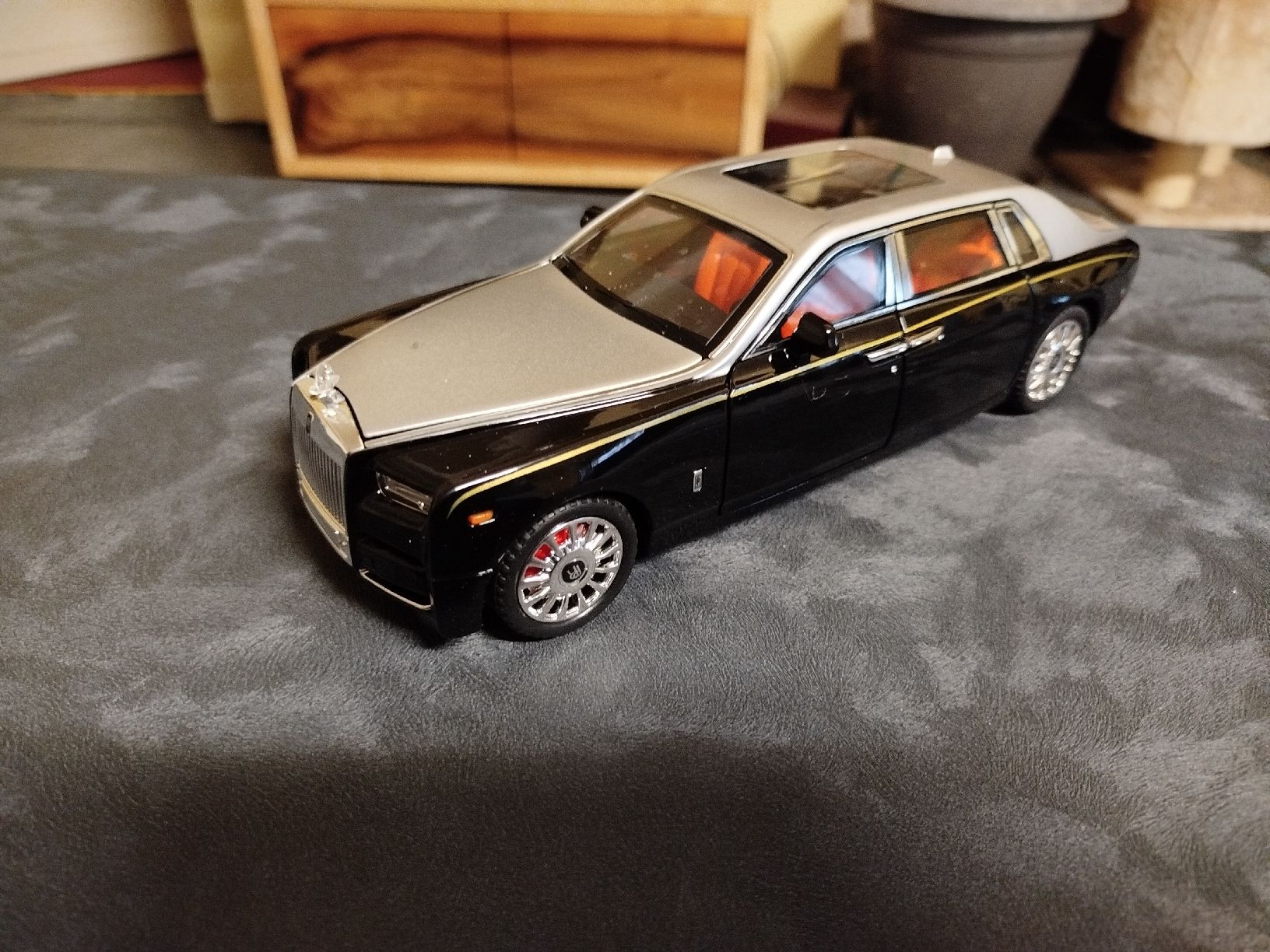 Rolls Royce Modellini d'auto: Rolls Royce Phantom Miniature, Édition Limitée - Neuf 1/18 – Nuovo e nell'imballaggio originale da Neuchâtel venduto da lyd_67kk