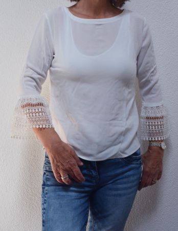 Weisse 3/4 Arm-Bluse von s.Oliver mit Volant Ärmel