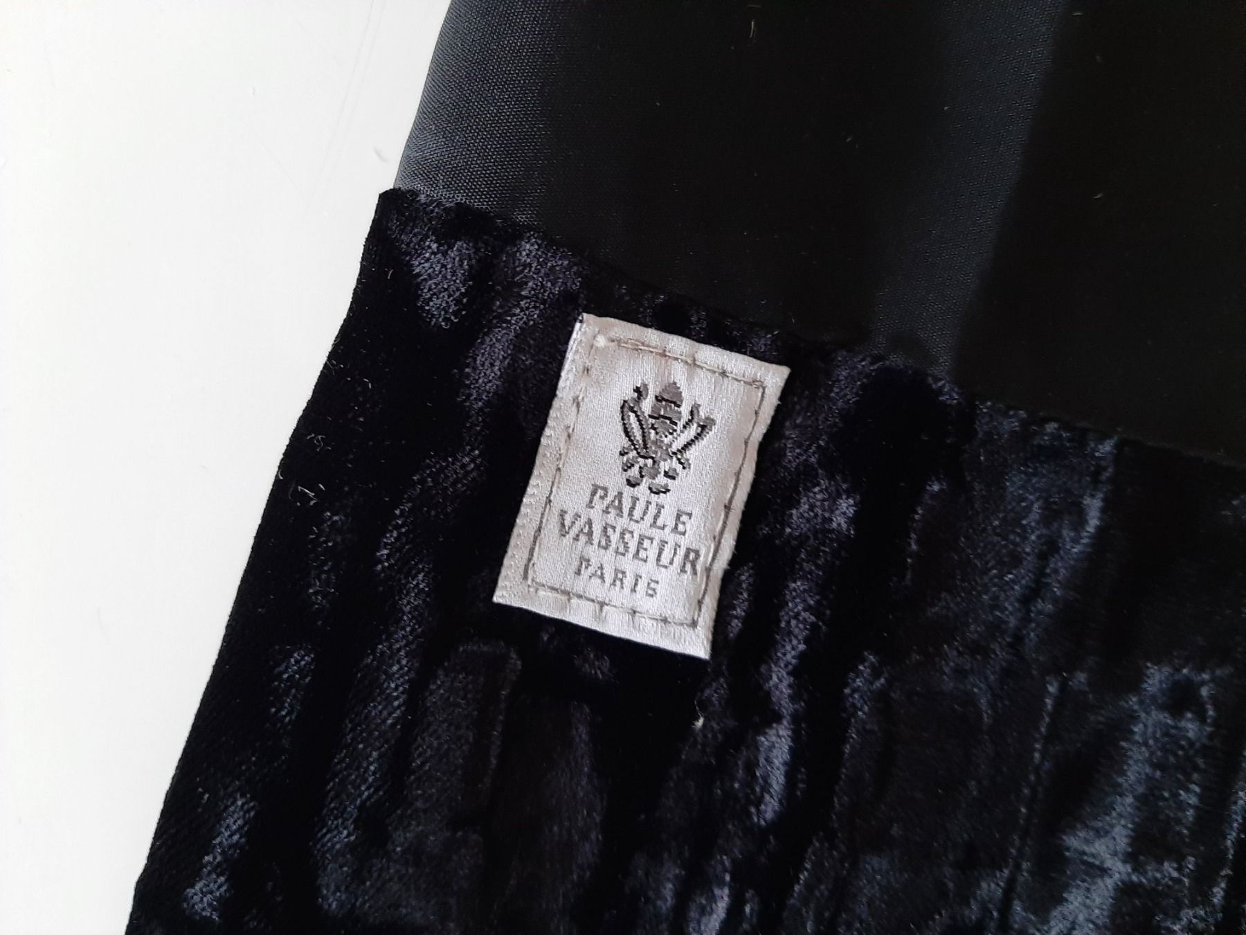 Foulard & Sciarpe: Foulard en velours noir – Usato da Lausanne venduto da Cognitia 2