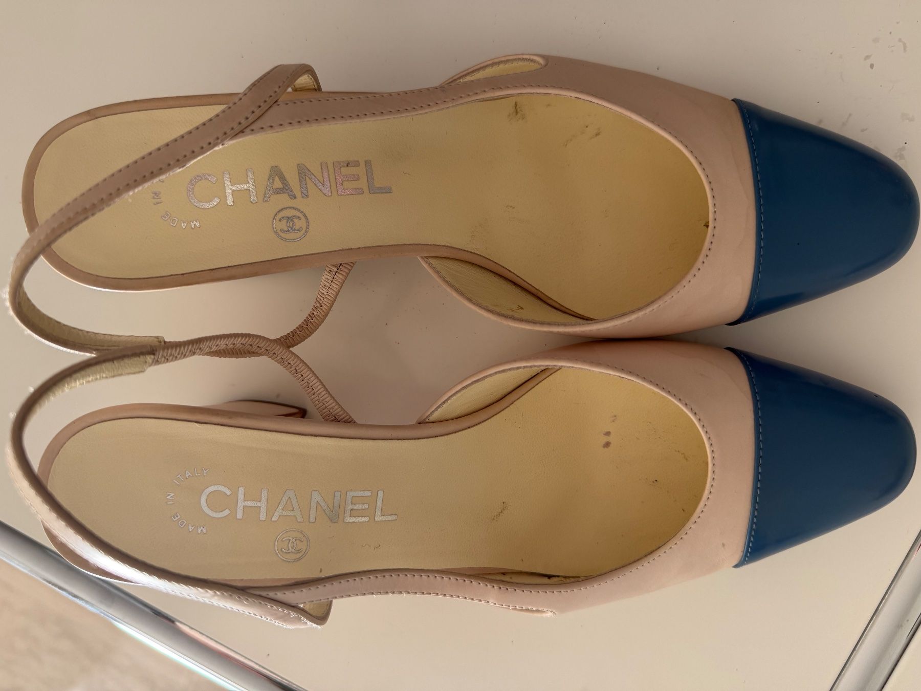 Chanel Scarpe da donna: Chanel Slingback weiss hellblau 38.5 – Usato da Zürich venduto da rvb1981 4