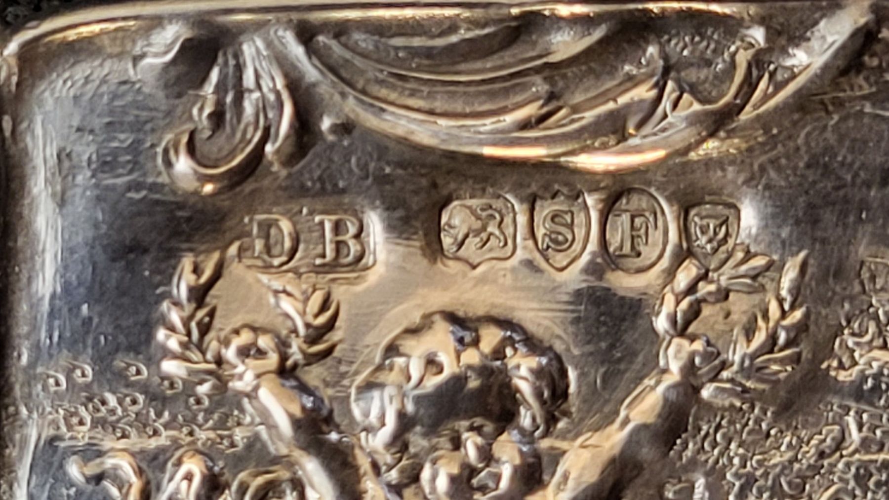 Statuette: MINIATUR-SCHAUKELSTUHL aus Silber "I" – Usato da Basel venduto da spinne02 7