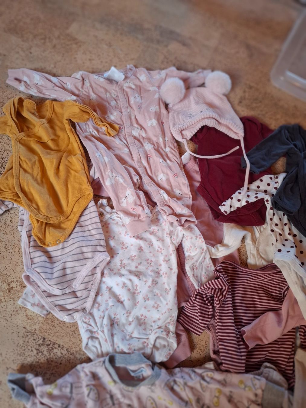 Kleiderpakete & -sets: 33 teiliges Newborn Set 56-62 – Gebraucht aus Galgenen von 27hours 1