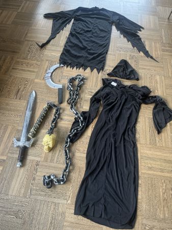 Halloweenkostüme und Artikel