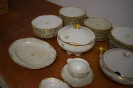 Limoges Geschir mit Goldrahmen sehr halt.