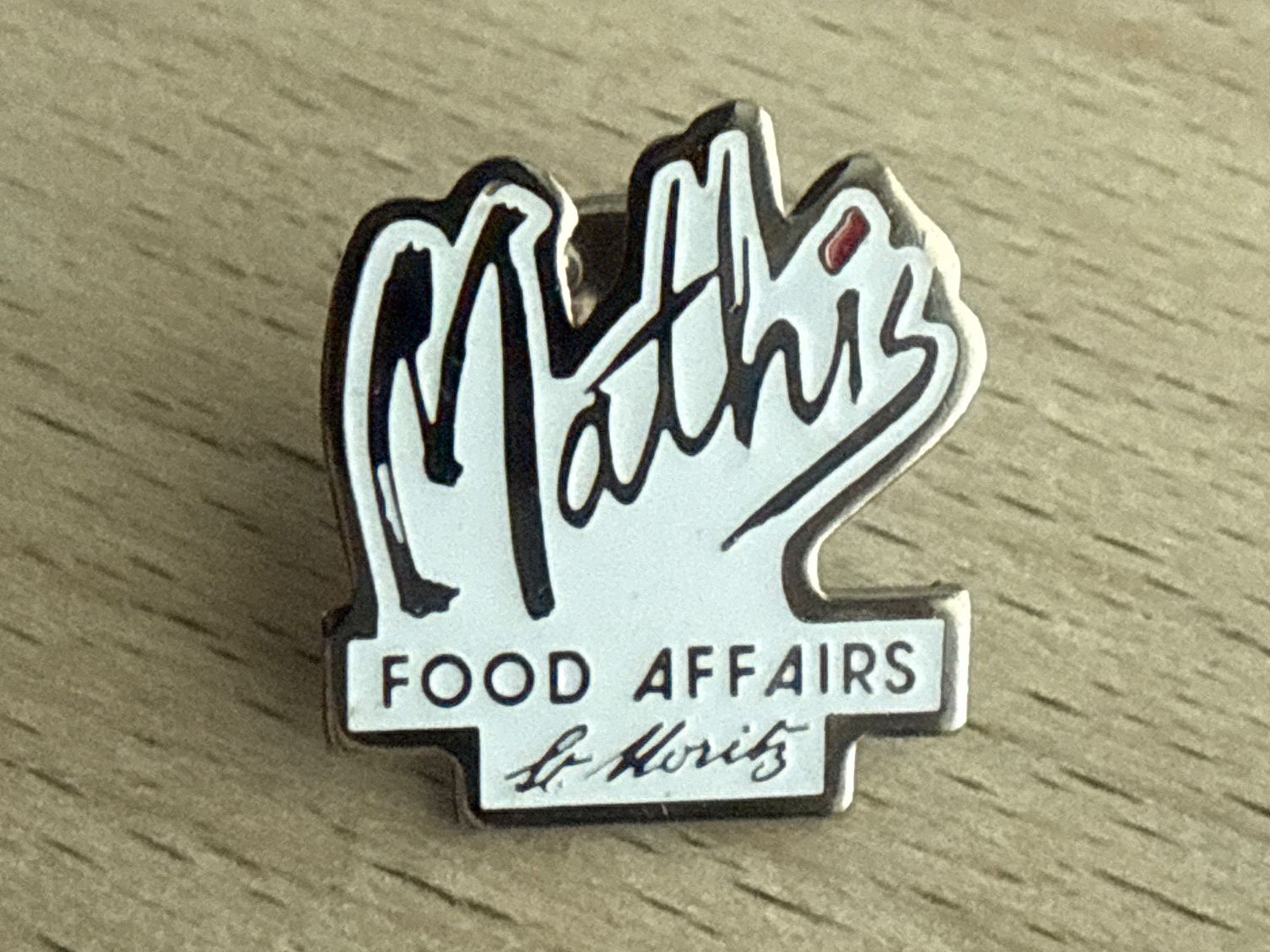 Plaketten & Abzeichen: Pin Mathis Food Affairs St. Moritz – Gebraucht aus Glattbrugg von Schweigmatt