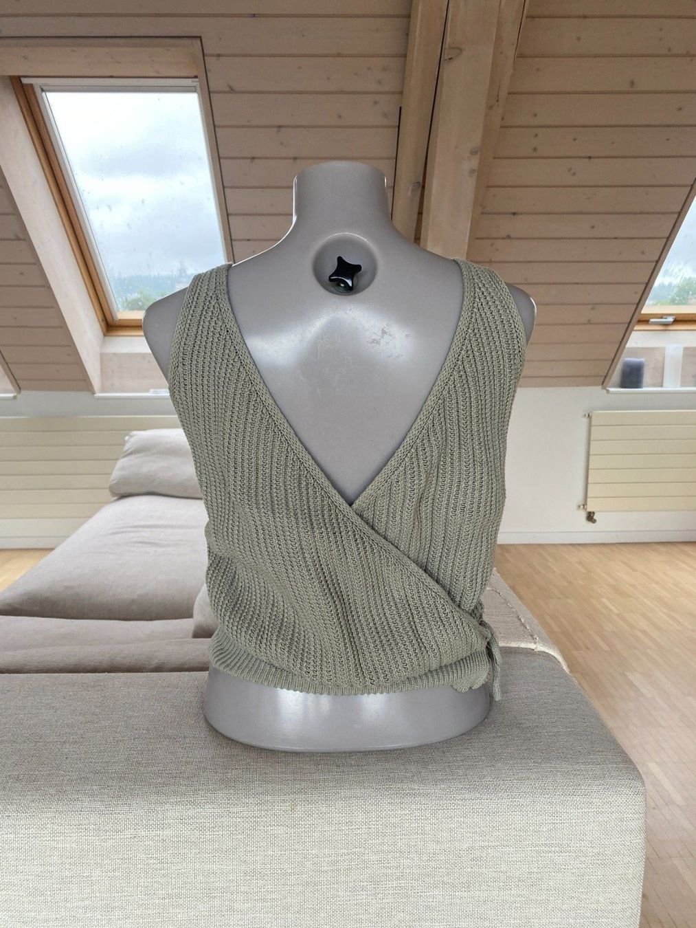 H&M Top: H&M Top - Size Small - Knit - Open Back – Usato da Zürich venduto da hil_88hg 1