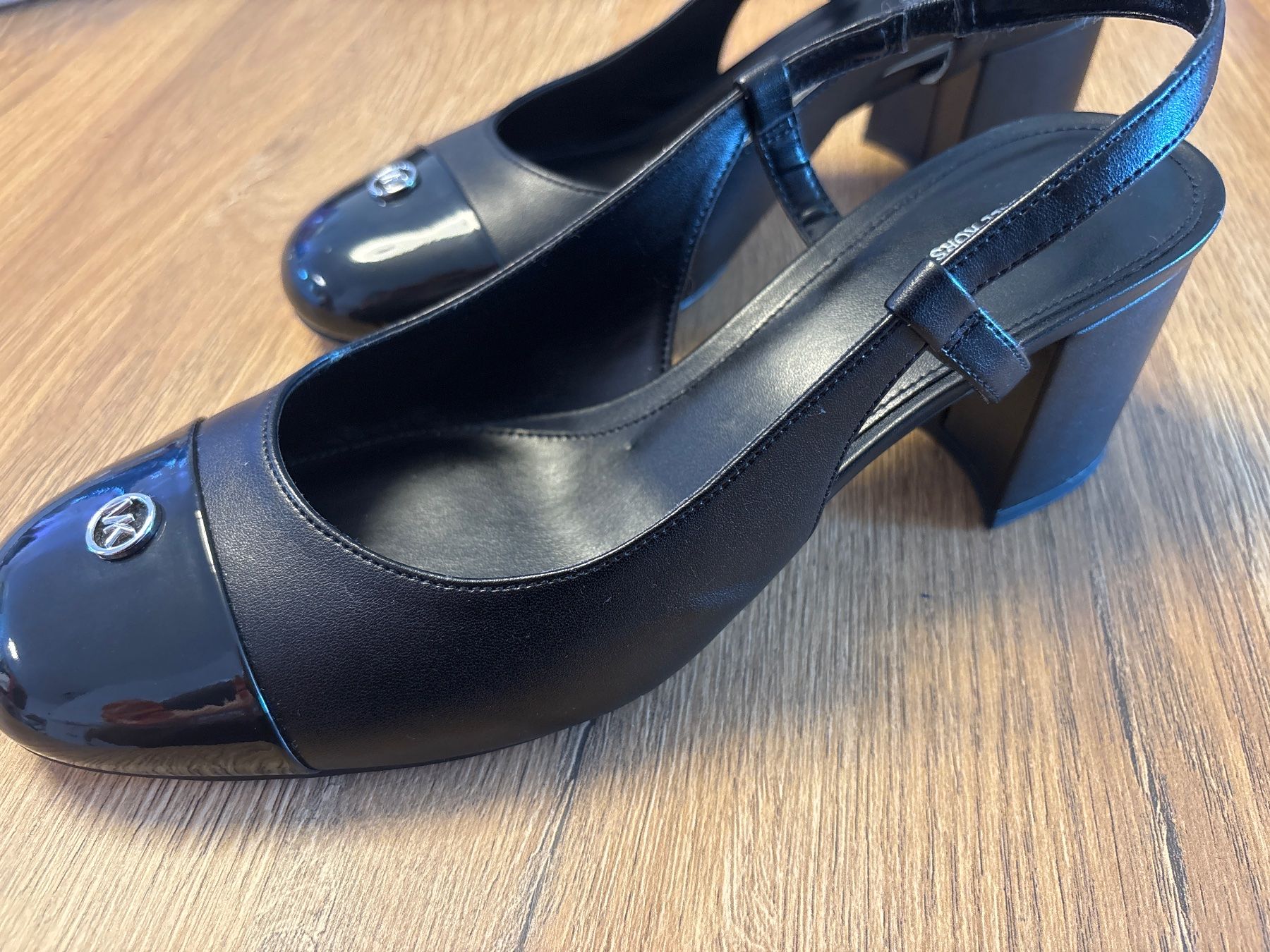 Michael Kors Damenschuhe: Michael Kors Slingback Pumps schwarz  US 9 – Gebraucht aus Bülach von ter_6jf8 2