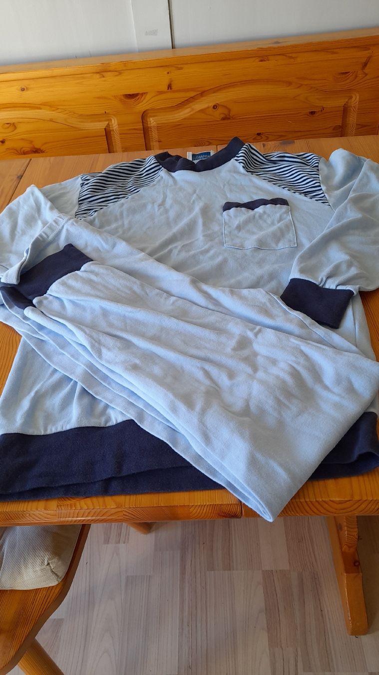 Pigiami: Pyjama Gr. 50 – Usato da Nesslau venduto da Churfirsten08 1