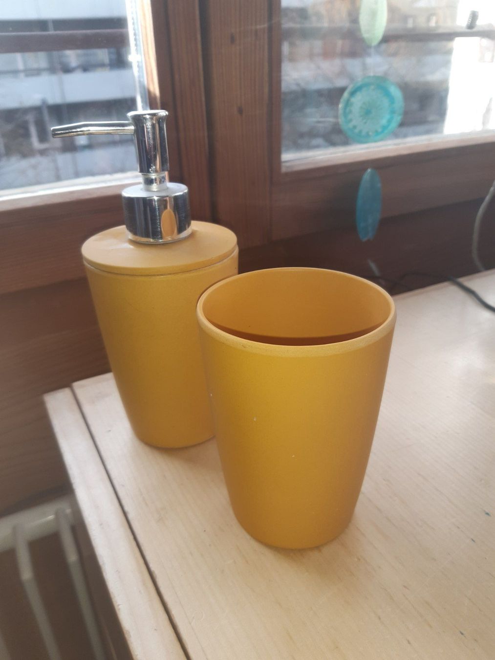 Doccia: Seifenspender plus Becher – Usato da bern venduto da jaguar1968