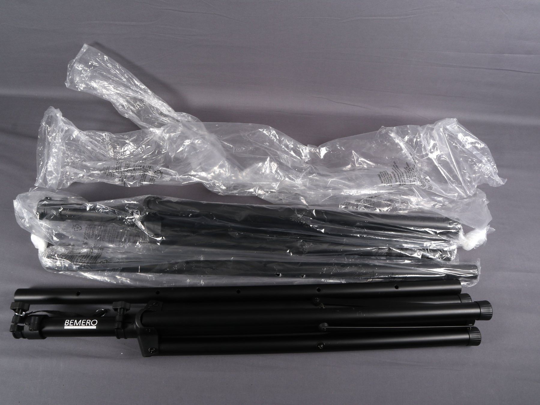 Wandhalterungen: BEMERO Lautsprecherstative SS-9020BK 2-er Set – Neu (gemäss Beschreibung) aus Steinen von Restwert_Steinen 1