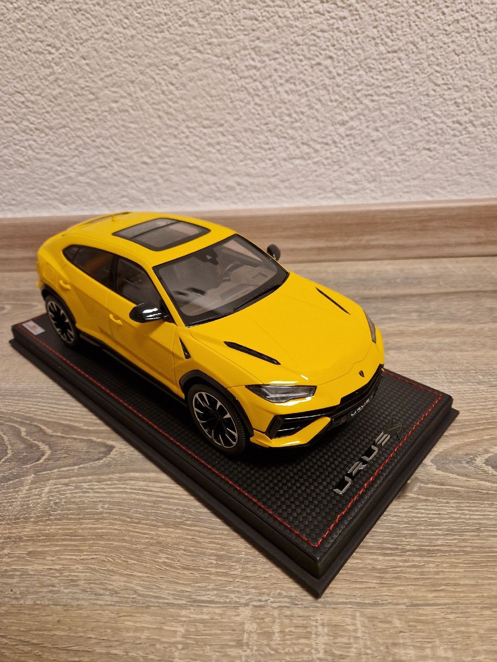 Lamborghini Modellautos: Lamborghini Urus Modellauto Gelb 1:18 MR Collection – Neu und originalverpackt aus Studen BE von Continentalcollector 2