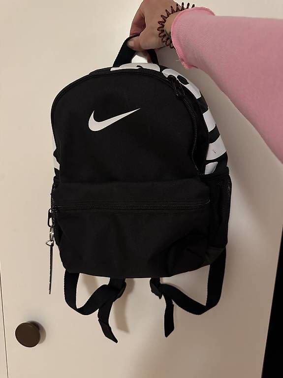 Nike Zaini: Kleiner Nike Rucksack schwarz – Nuovo (secondo la descrizione) da Bolligen venduto da Mia1973 2