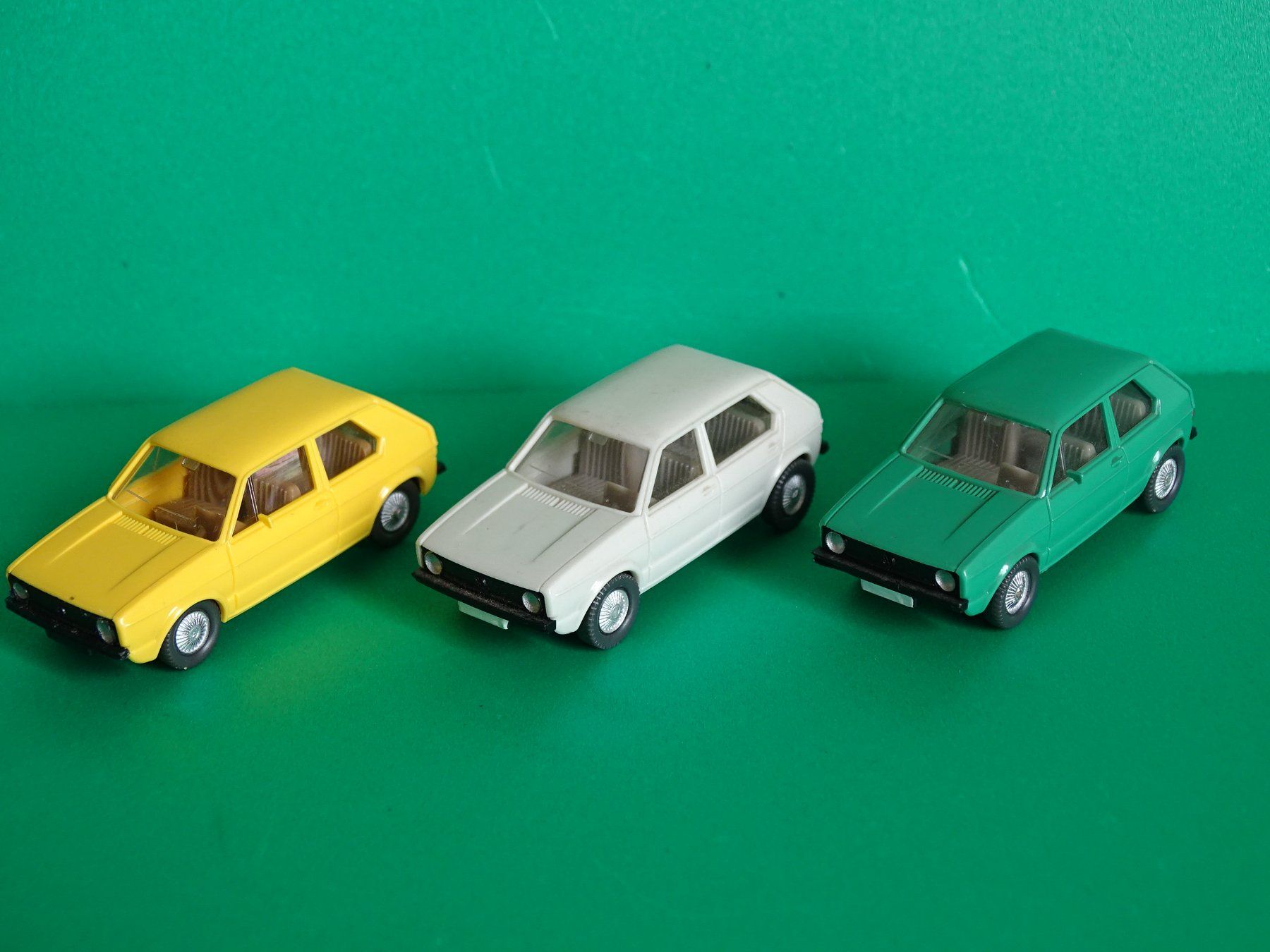 Wiking Modellini d'auto: 3 x VW Golf von Wiking 1/87 – Usato da Bretzwil venduto da Meex