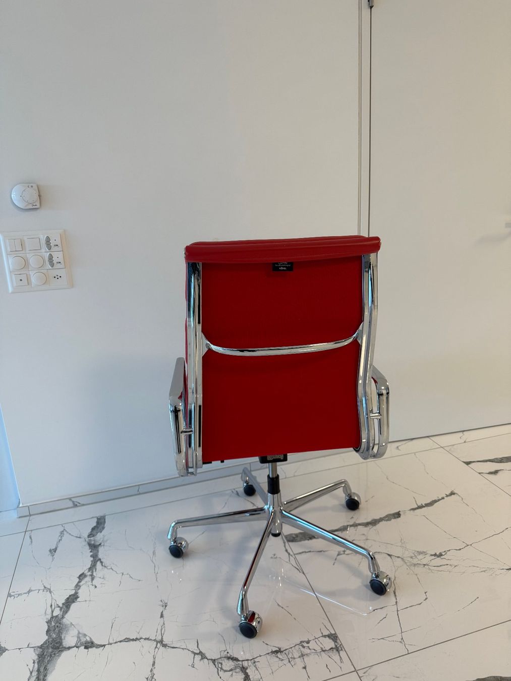 Vitra Sedie: Vitra Eames EA219 Soft Pad Chair – Usato da Oberrieden venduto da Chelios7 5
