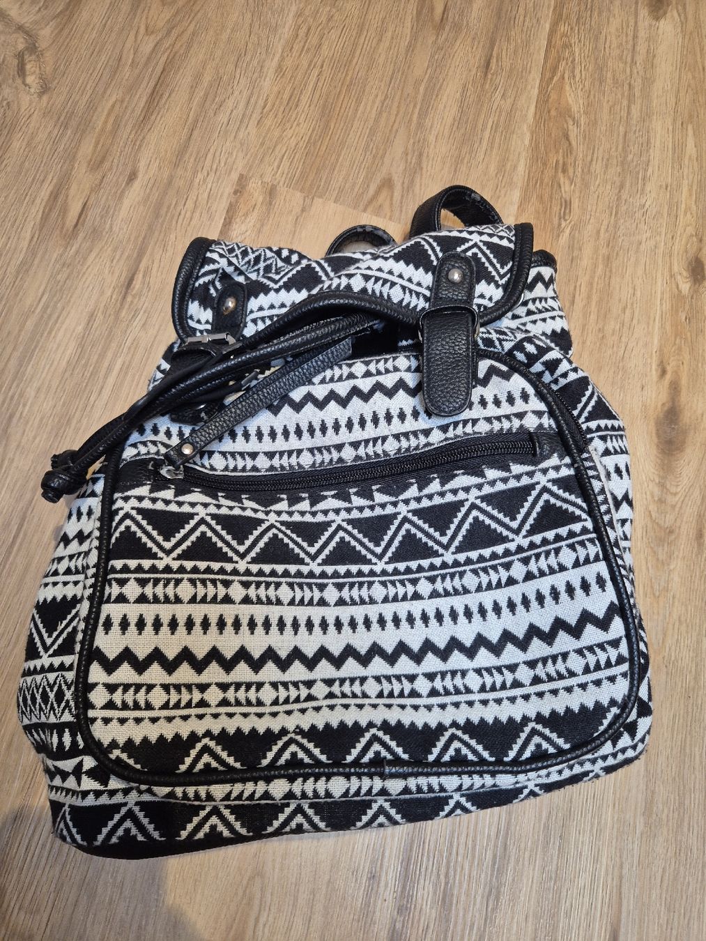 Zaini: Rucksack Schwarz Weiss – Usato da St. Gallen venduto da ali_tms5