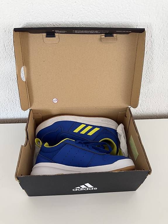 Scarpe per ragazzi: Adidas Schuhe, Gr 30 – Usato da Gossau SG venduto da cuk_fyc6 1