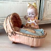 ALTES KLEINES PORZELLAN PÜPPCHEN