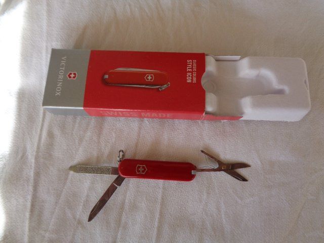 Victorinox Coltelli tascabile: Kleines Victorinox Messer. – Nuovo e nell'imballaggio originale da Hinwil venduto da mival55