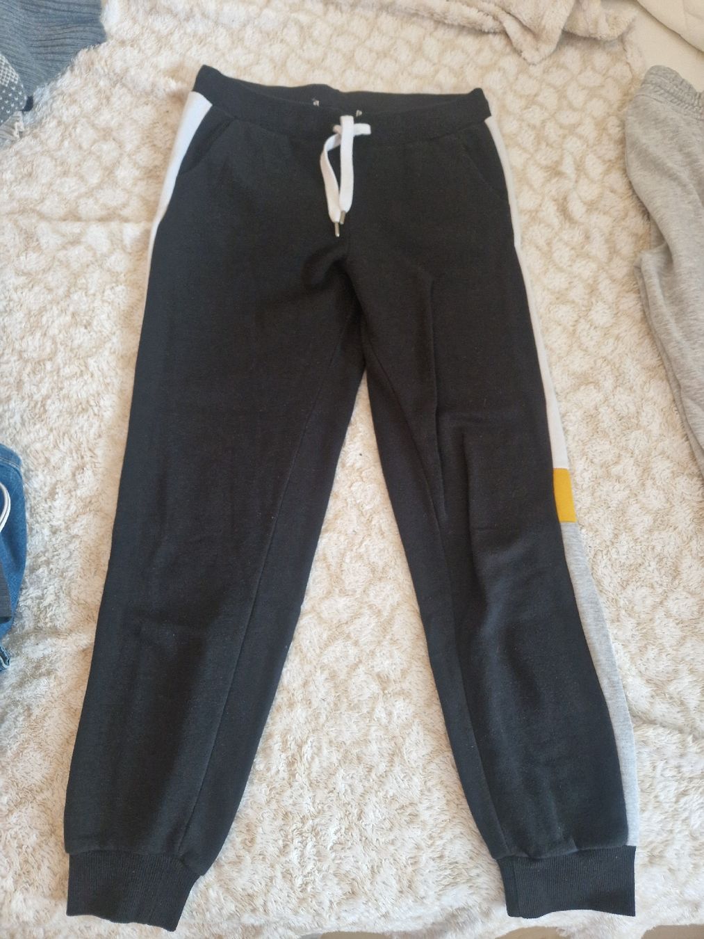 Kleiderpakete: Coole Jogginghose/Freizeithose,  Top Zustand! – Gebraucht aus Ebikon von kov_9vqb 1
