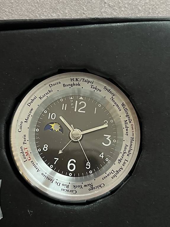 Orologi: Neu World Time Alarm Clock Atop – Usato da Luzern venduto da Alhae 1