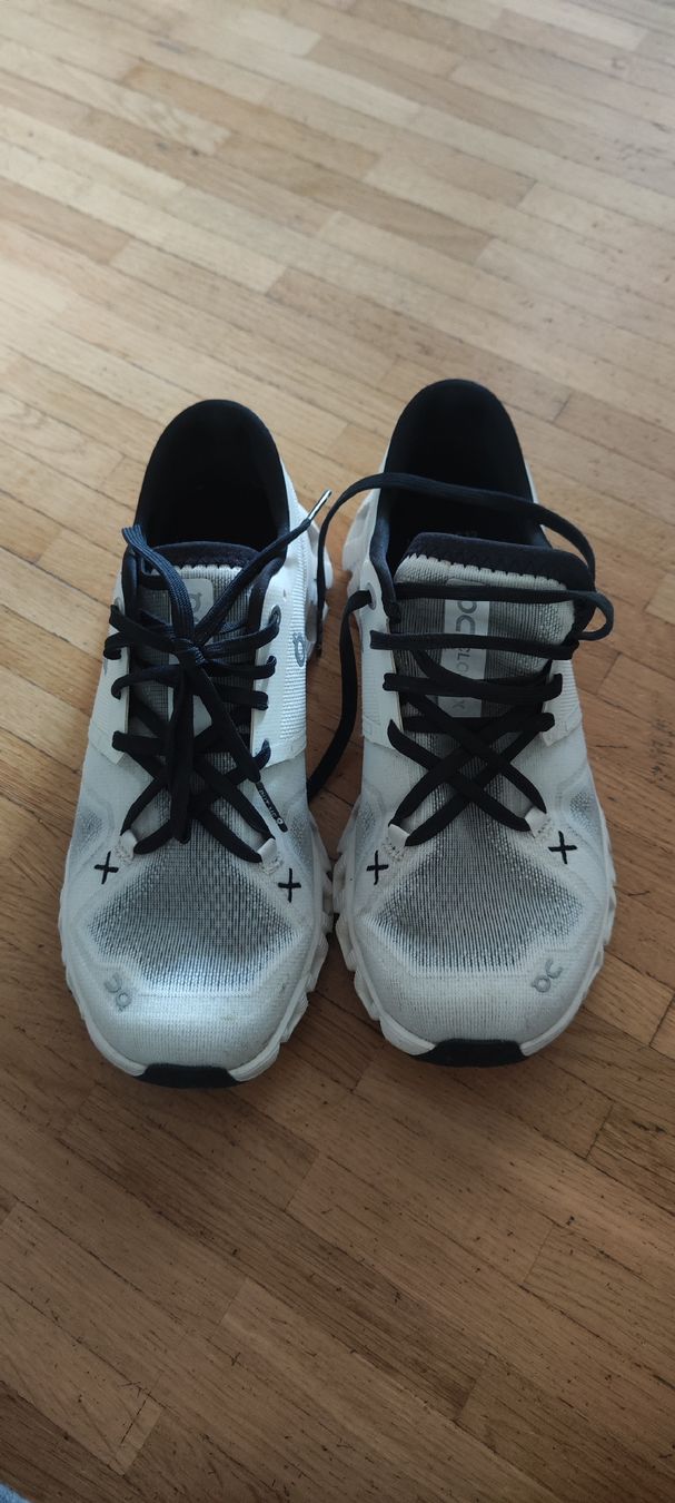On Scarpe da donna: On Running Cloud X 3 Women's – Usato da Zürich venduto da sla_5mqv 1