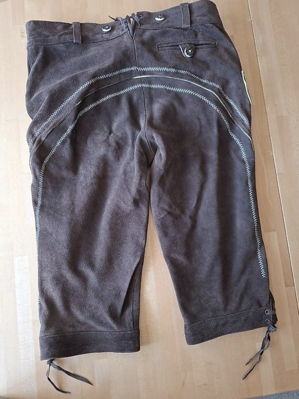 Pantaloni: Lederhose Rindsleder Grösse 50 – Nuovo (secondo la descrizione) da Lömmenschwil venduto da 19kaufi91 1
