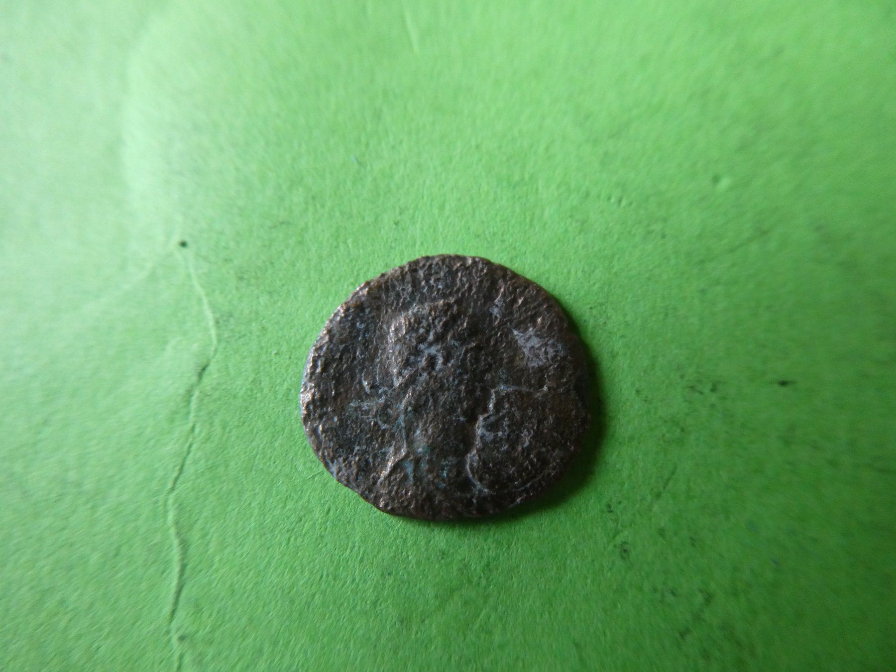 Alle Münzen: uralte Bronzemünze  13 mm     0.69 g – Gebraucht aus Hinterforst von Rohusri
