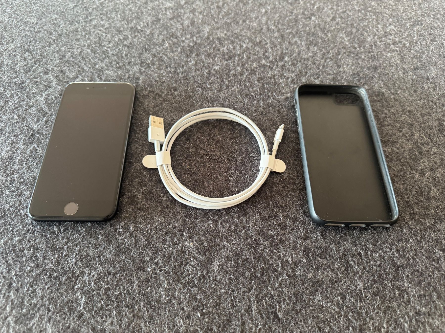 Apple Telefoni cellulari / Smartphones: IPhone SE 2020 64GB schwarz – Usato da Zürich venduto da hg4u