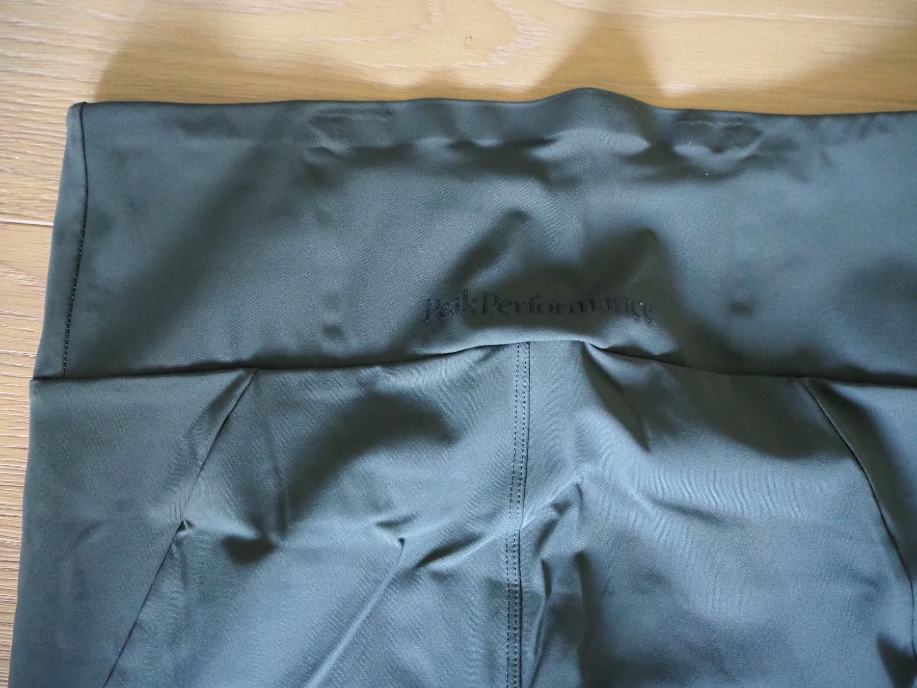 Peak Performance Leggings: Peak Performance Leggings olive Gr. M – Gebraucht aus Zürich von snowow 3