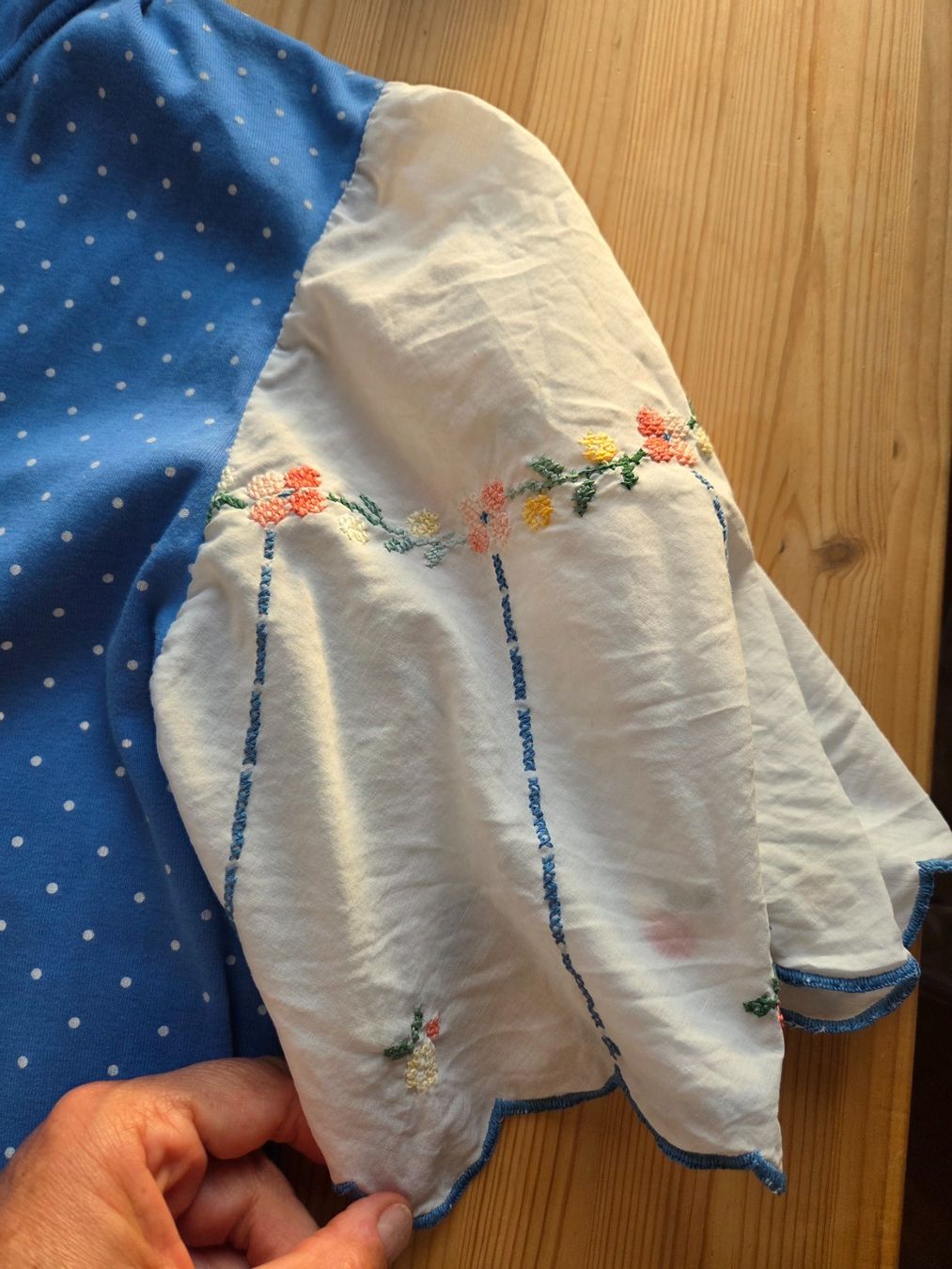 Magliette Polo: Poloshirt, upcycled, mit Spitze, L – Usato da Liestal venduto da ITOlio 3