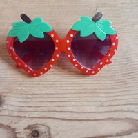 Lustige Erdbeer-Sonnenbrille, Sommer Spass für Kids