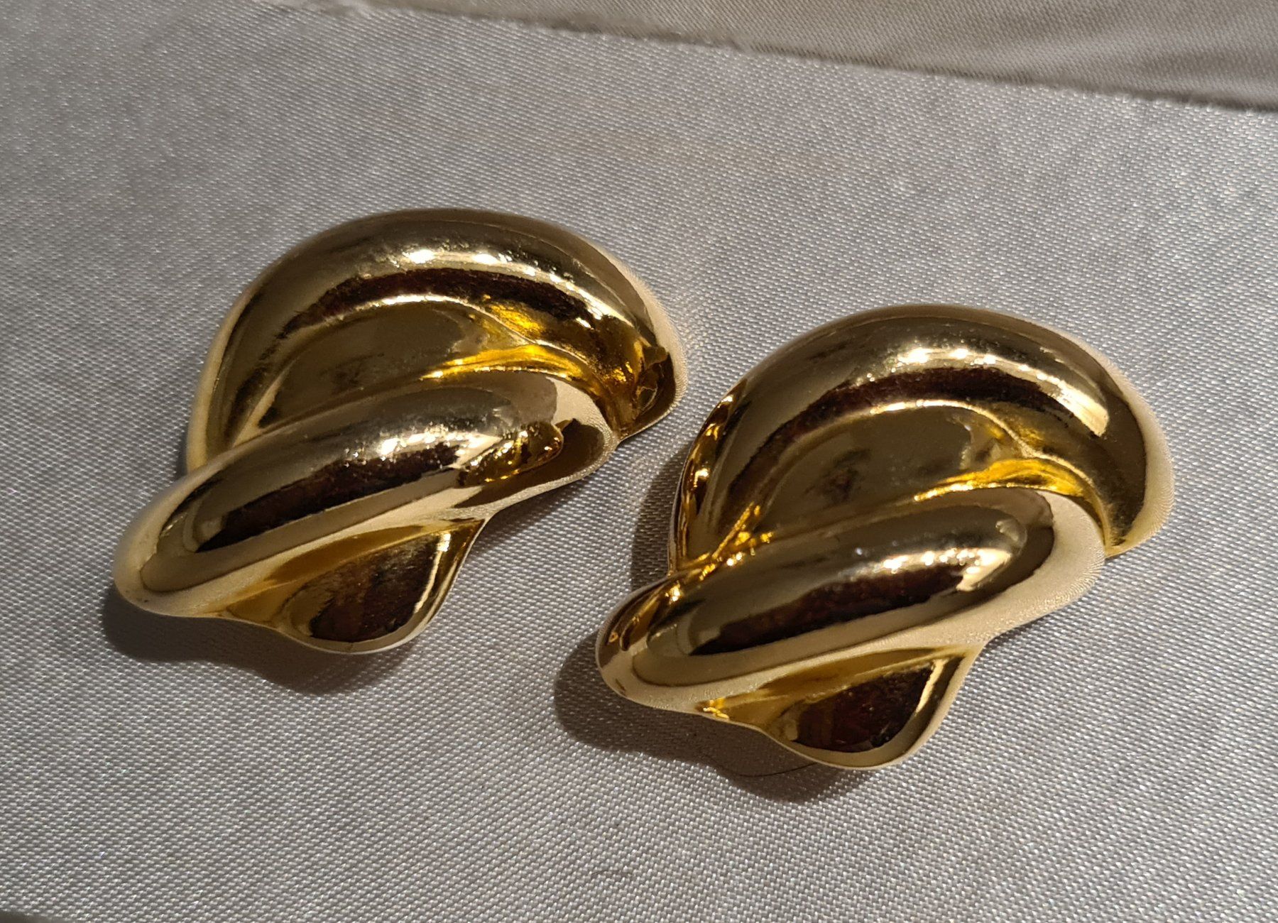 Pierre Lang Ohrringe & -stecker: Elegante goldene Ohrringe Pierre Lang – Neu (gemäss Beschreibung) aus Frauenfeld von Purzli