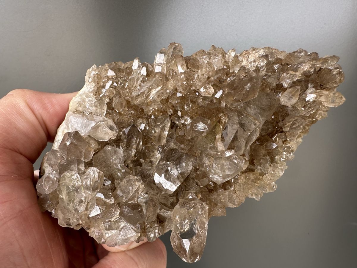 Minerali & Pietre curative: Heller Rauchquarz Val Surplattas – Usato da Oberuzwil venduto da Crystall0 5