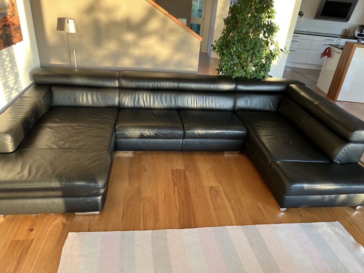 Divani: Grosses schwarzes Ledersofa – Usato da Neuheim venduto da Tomend 1