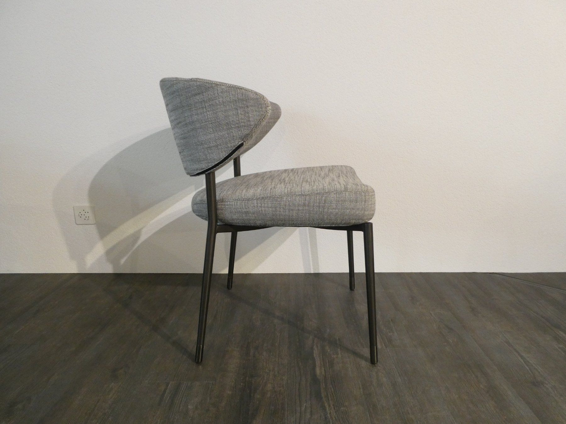 Minotti Chaises: Minotti 4 Esszimmerstühle Mills – Neuf (Voir description) à Wil SG par GAMMA_Wil 3